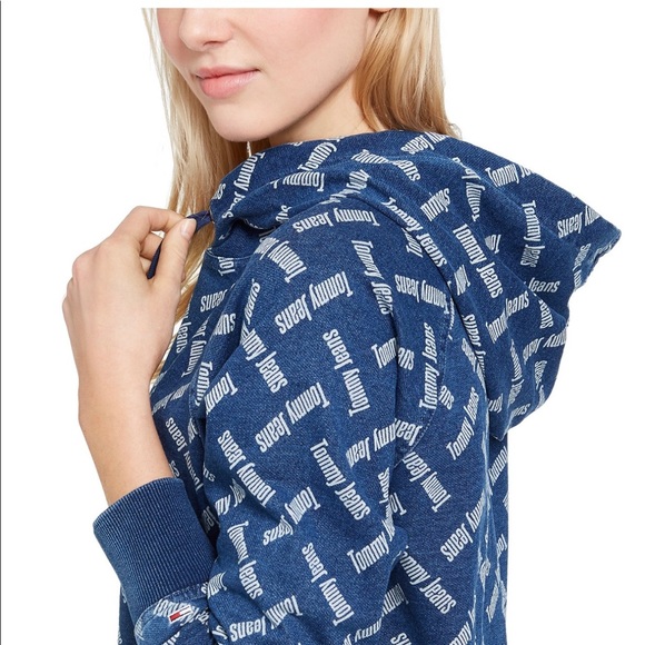 TOMMY JEANS LOGO HOODIE - Picture 3 of 7